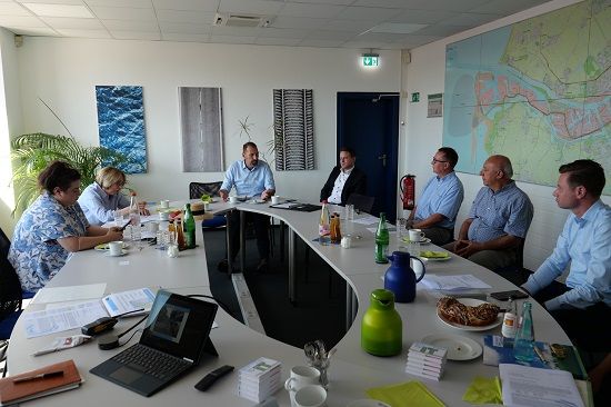 Arbeitskreis Wirtschaft der CDU-Fraktion und Stadtrat Frank zu Besuch im Hafen